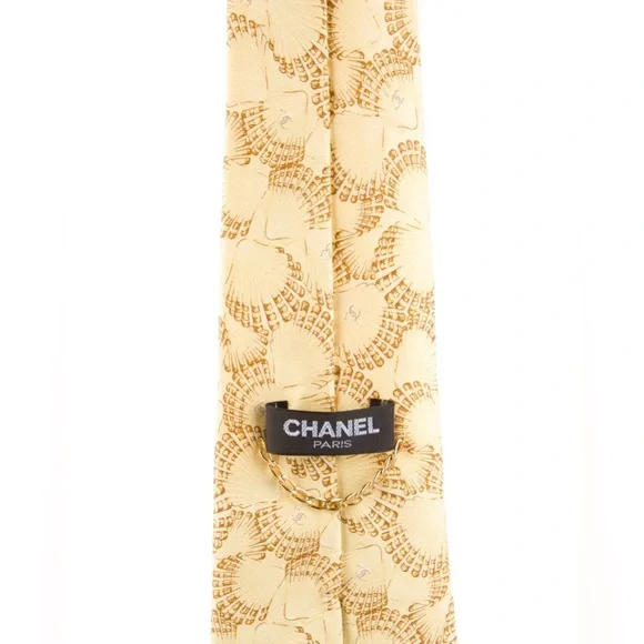 Chanel Gold/Yellow Seashell Necktie 👔 w CC logo detail throughout